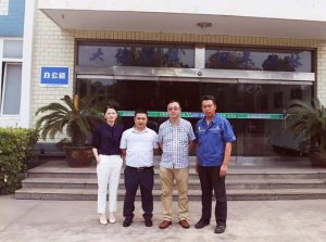 宁德时代质量总监岳嵩一行来雷火官方网站精密指导工作